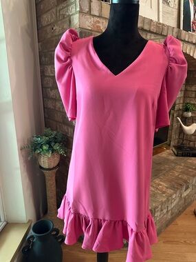 glam Pink V‑Neck Ruffle Hem Puff Sleeve Dress